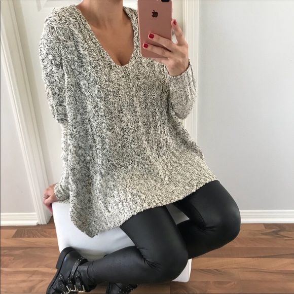 Black and white cable knit sweater - Picture 2 of 6